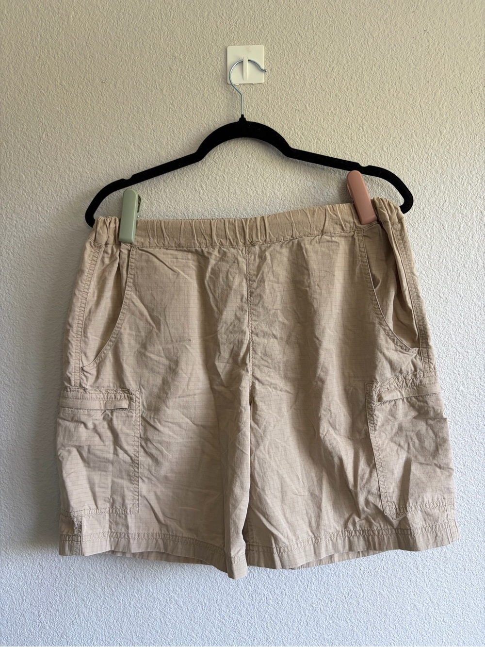 Duluth Trading Co Beige Cargo Shorts with Elastic Waist